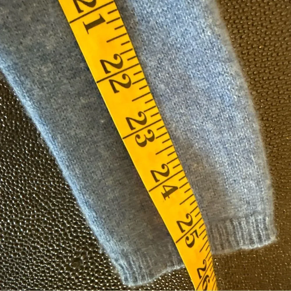 Adrienne Vittadini V-neck Light Blue Cashmere Knit size small